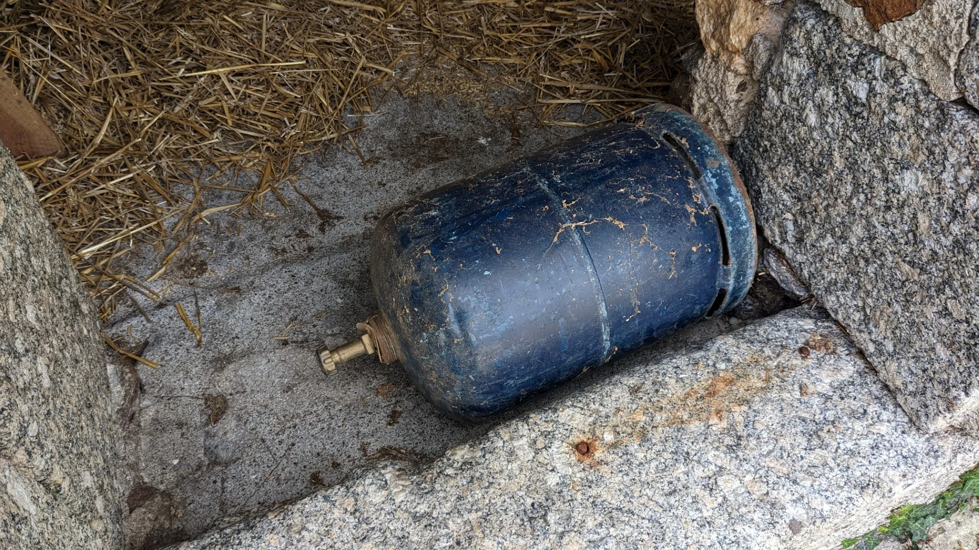 sizing up the gas bottle pig trough
