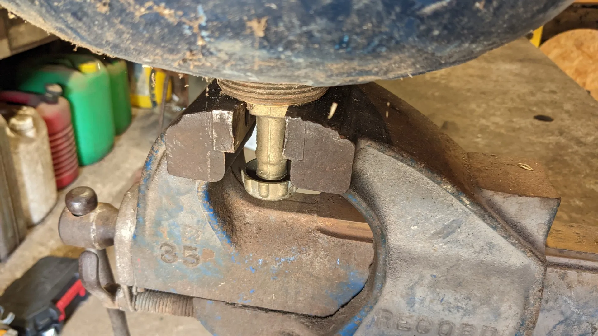 holding the gas bottle in bench vice