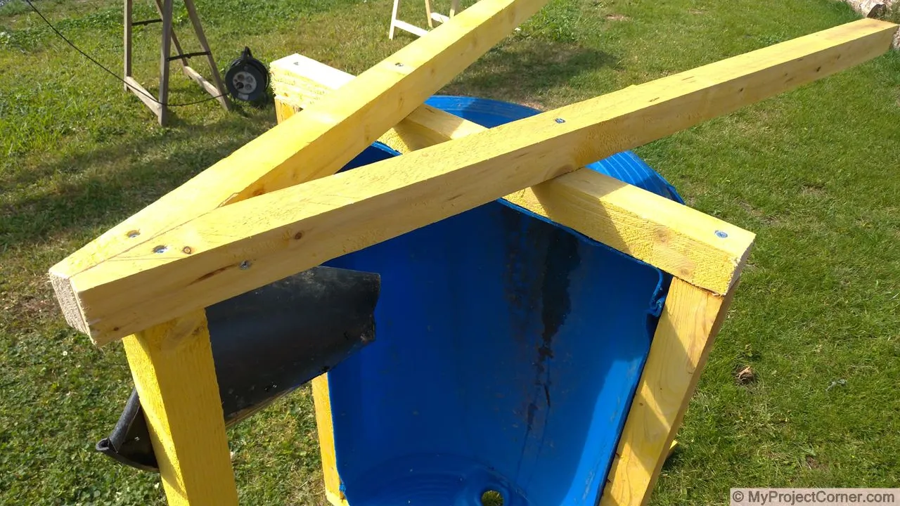 Attach the barrel frame for chicken slaughter station