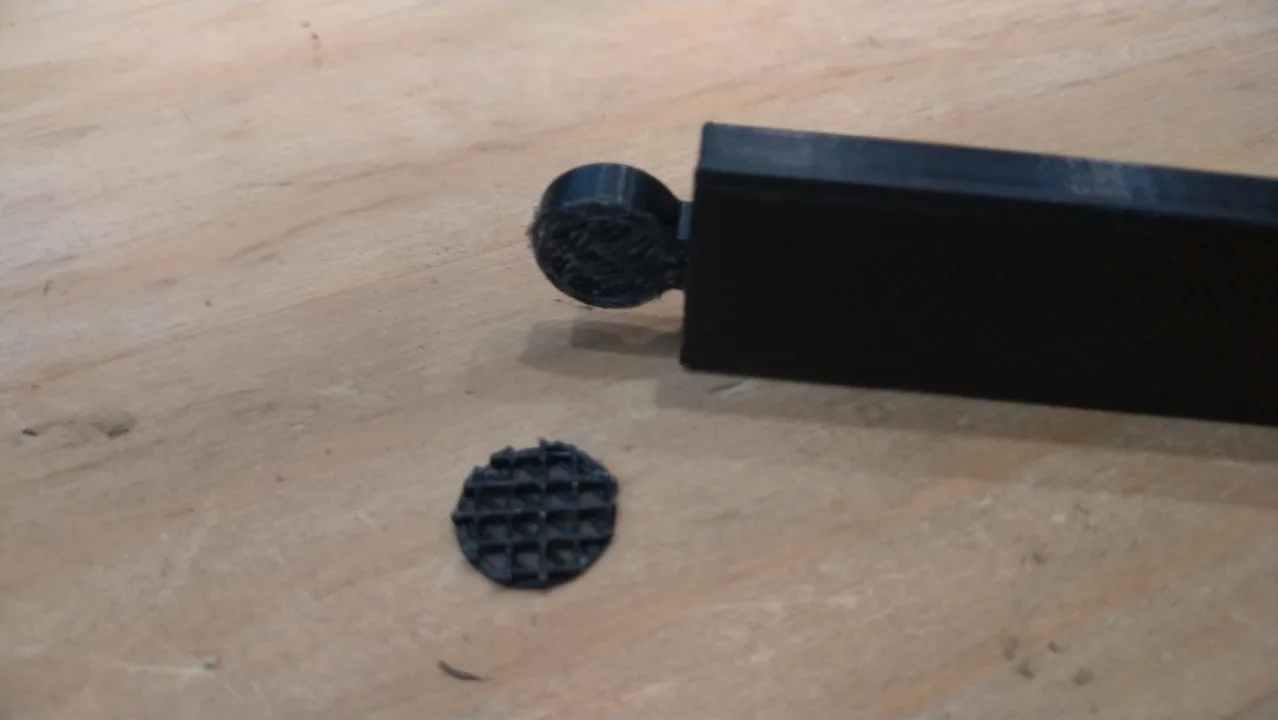 removing support from magnetic poster holder