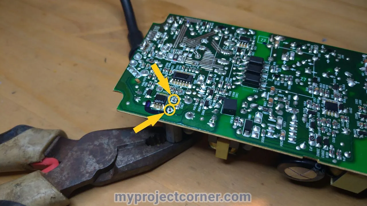 Soldering new small capacitor on the xbox one psu